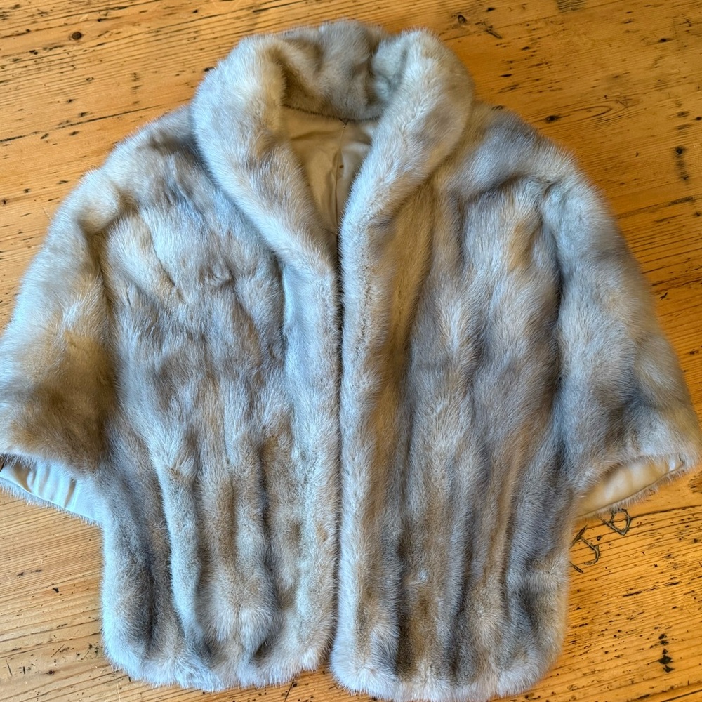 Vintage Natural Blue Mink Stole/Fur Cape. 🤩